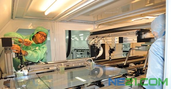 广东省第一块硅基薄膜太阳能电池下线_专业光