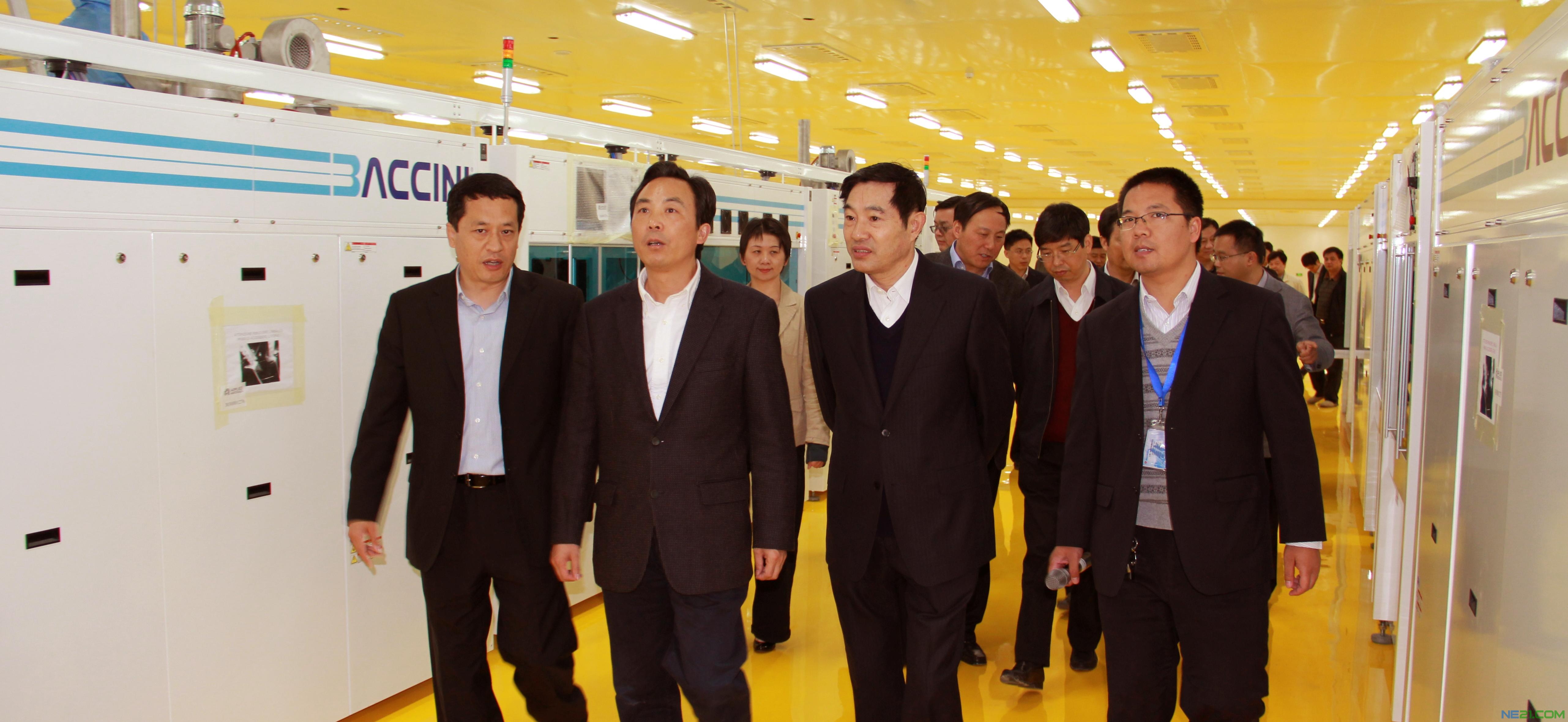 江阴市委书记蒋洪亮一行莅临鑫辉太阳能参加江阴市在建项目观摩会