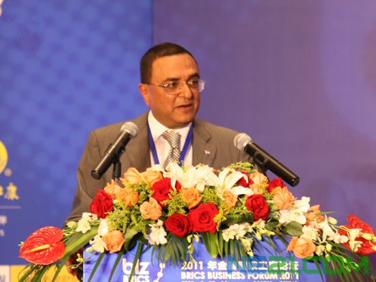 2011年4月13日,中国国际贸易促进委员会主办2011年金砖国家工商论坛在三亚召开。图为印度工商会联合会前会长、Great-Eastern能源公司董事长Y.K.莫迪演讲。