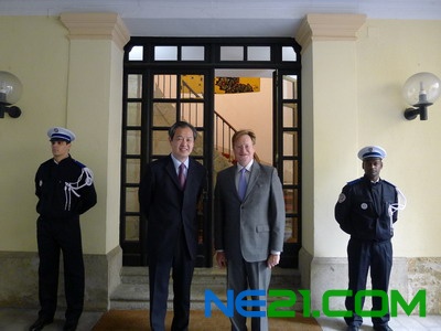 孔泉同比达尔省长会晤