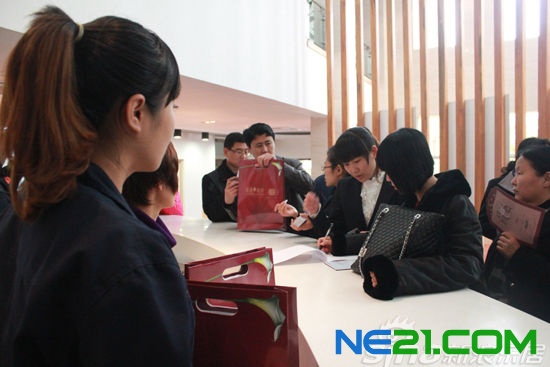 业主领取礼品及餐券