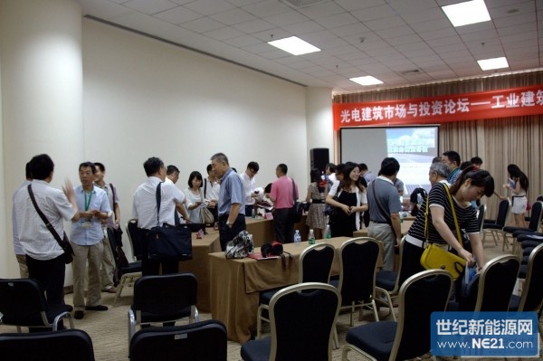 论坛会后参会者交流 论坛会后参会者交流