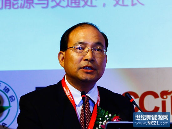 2011北京国际风能大会暨展览会(CWP)在中国国际展览中心(新馆)召开。图为科技部高新技术司能源交通处处长郑方能致辞。(来源:新浪财经 任立殿摄)