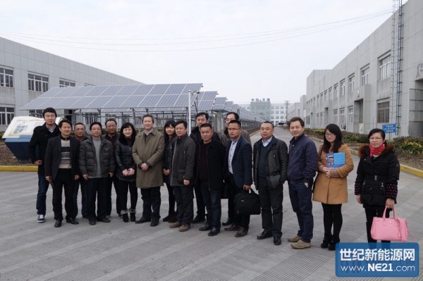 会议嘉宾参观中国天通集团厂区内光电建筑工程