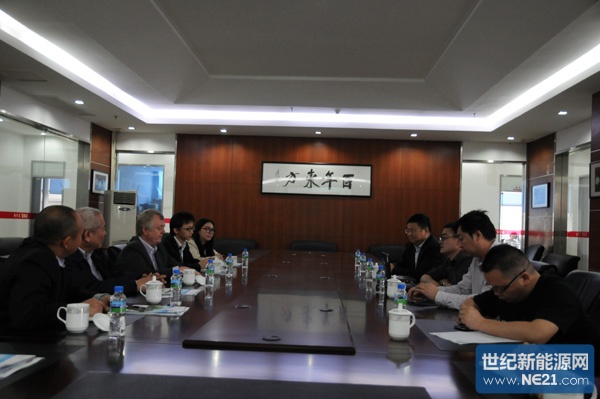 亨利克一行与易事特公司董事长何思模教授等会谈