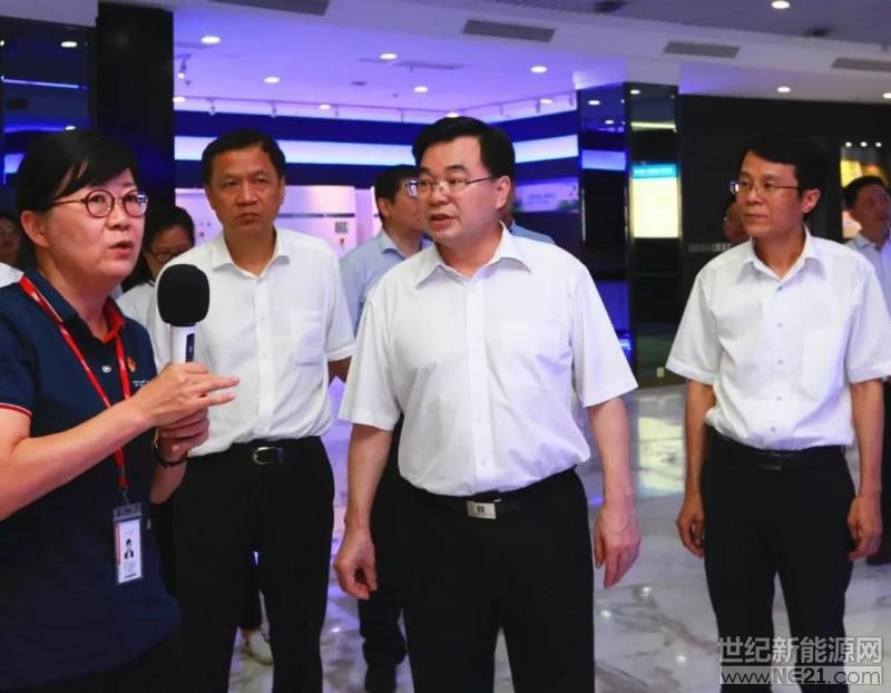 李辉跃,火炬高新区党工委书记,管委会主任黄晓舟,市委副秘书长赖建州