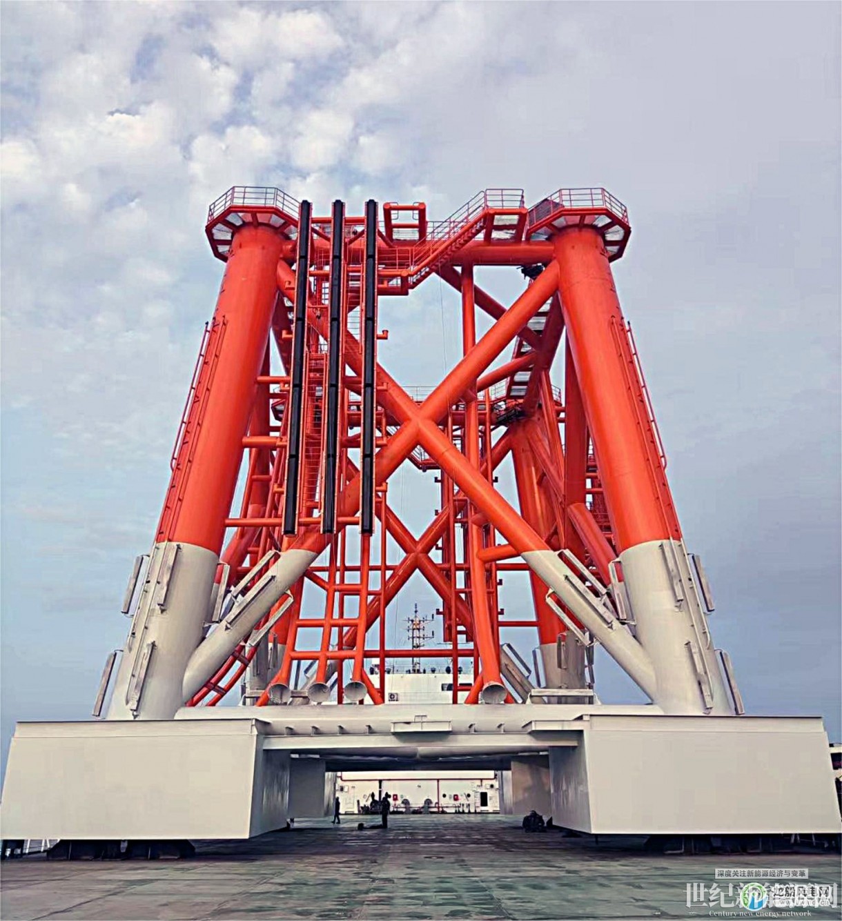 中国能建浙江火电承建的台州1号海上风电千吨升压站导管架完成海上对接_世纪新能源网 Century New Energy Network