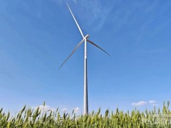 三一重能186米自研混塔风电机组成功吊装