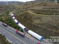 华润忻州岢岚100MW风电项目首台风机吊装成功