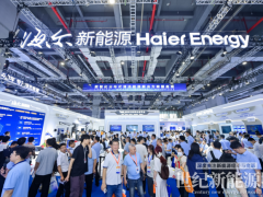 在上海SNEC国际能源展上,海尔推出的“纳晖”能源互联网生态平台受用户追捧